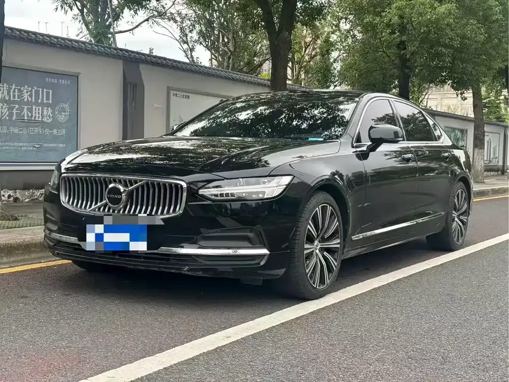 Volvo S90 — фото 1