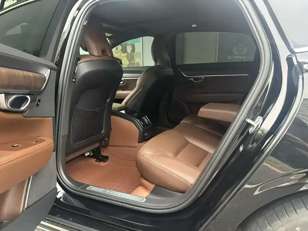 Volvo S90 — фото 4