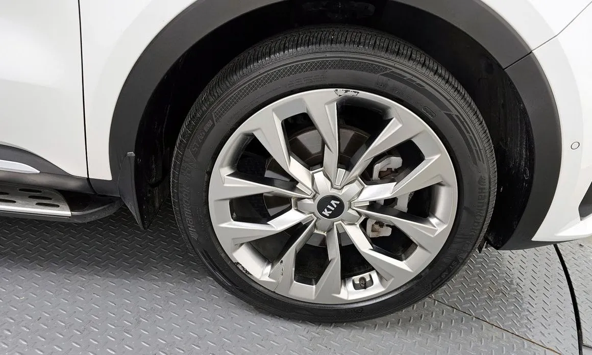 Kia Sorento — фото 9