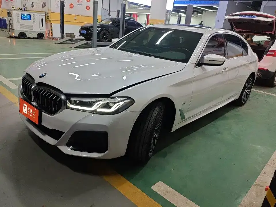 BMW 5 Series — фото 1