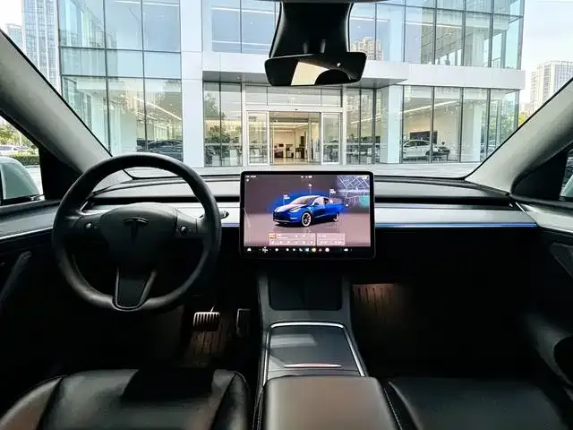 Tesla Model Y — фото 3