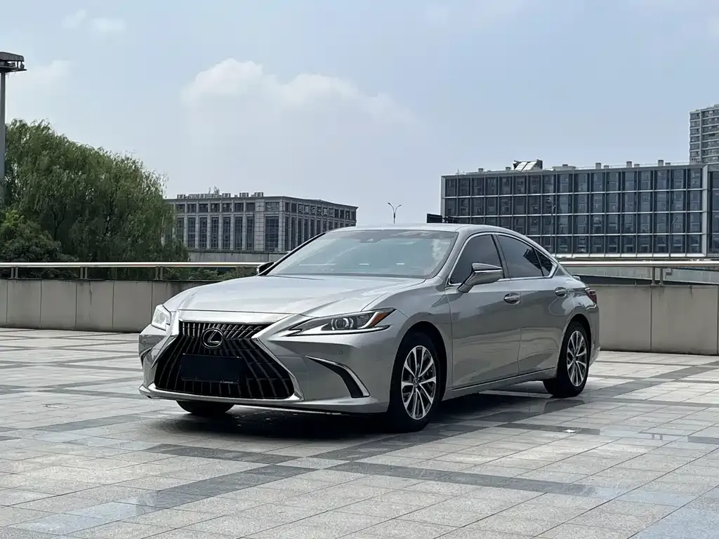 Lexus ES — фото 1