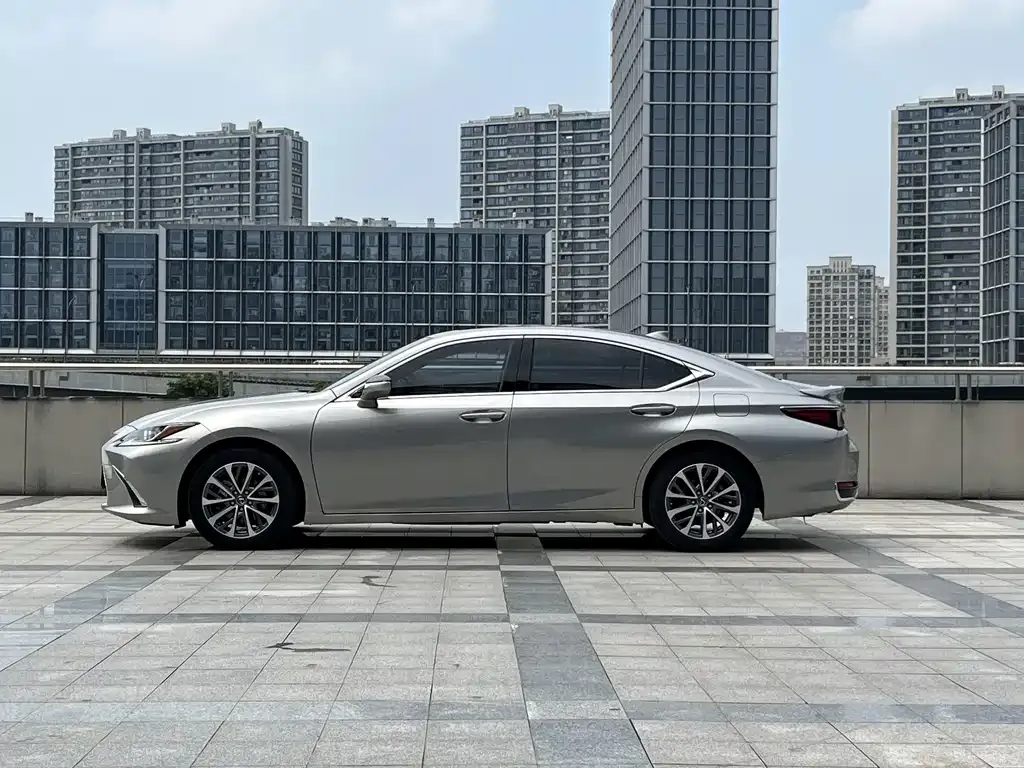 Lexus ES — фото 10