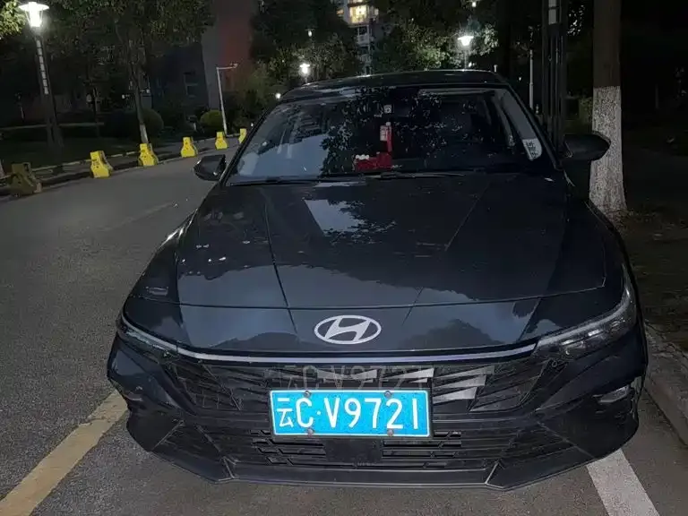 Hyundai Elantra — фото 3