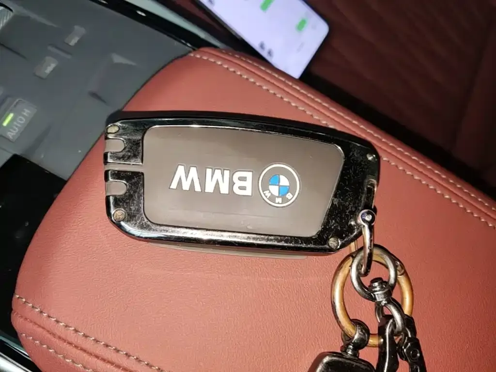BMW iX1 — фото 10