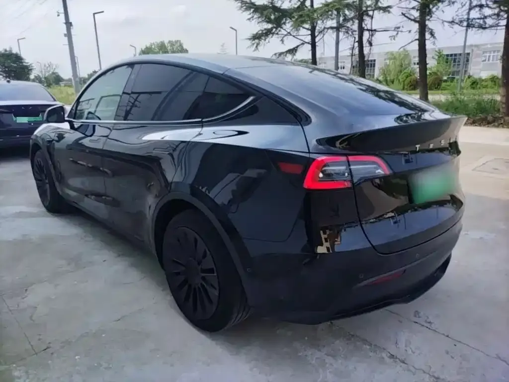 Tesla Model Y — фото 4
