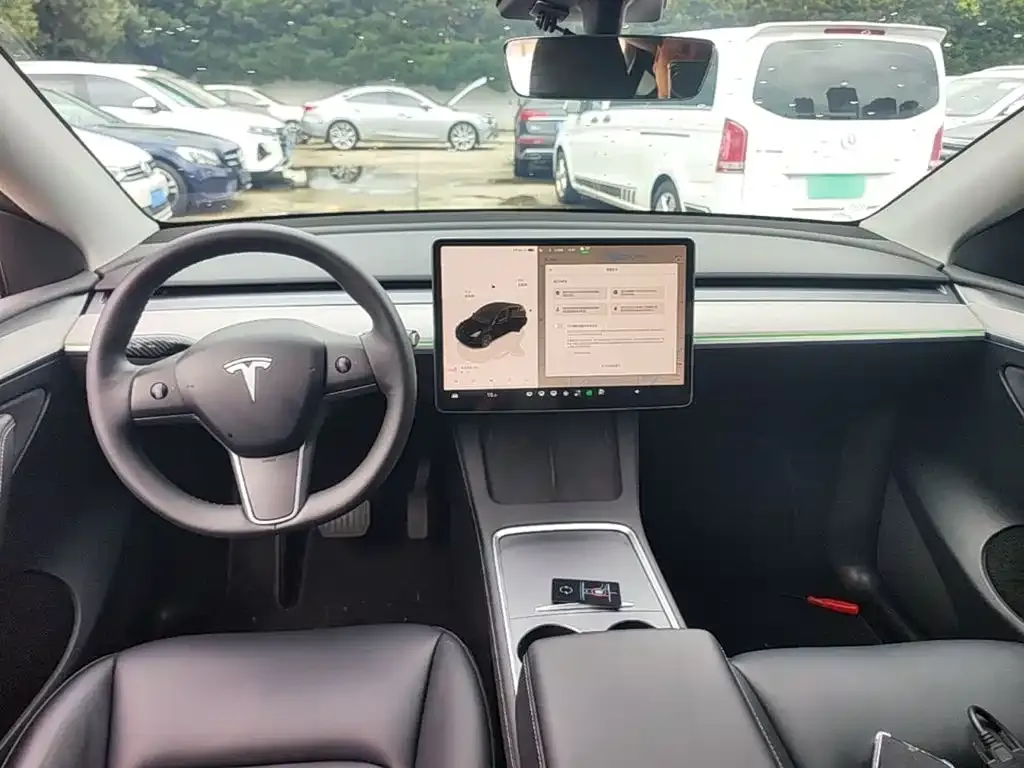 Tesla Model Y — фото 7