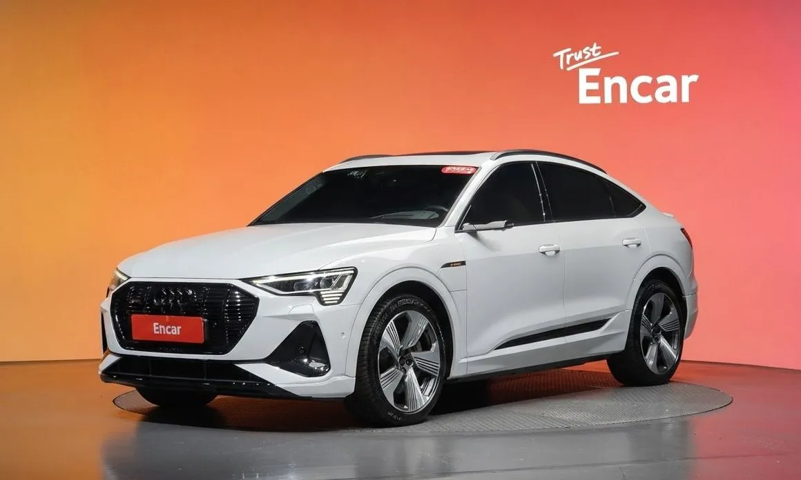 Audi e-tron — фото 1