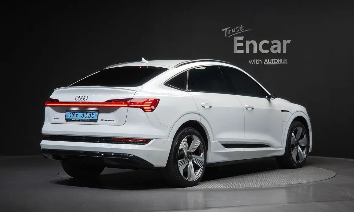 Audi e-tron — фото 4