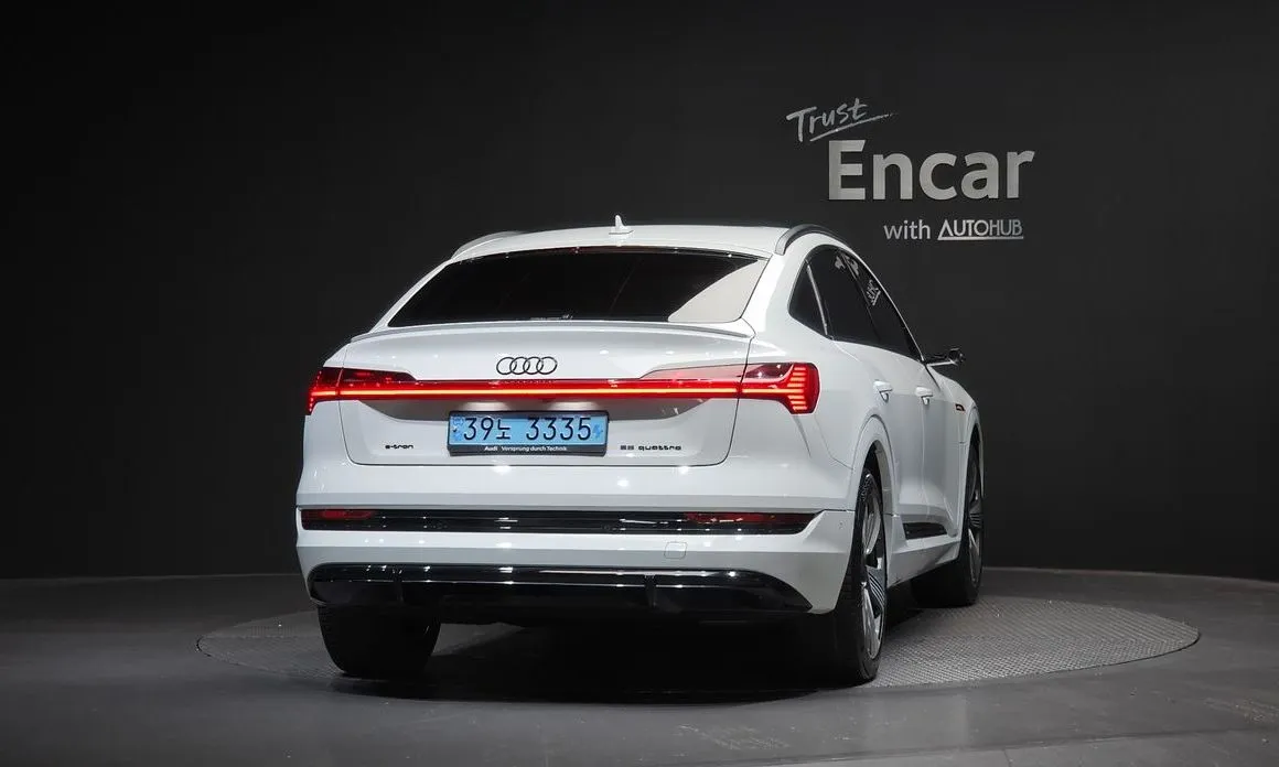 Audi e-tron — фото 3