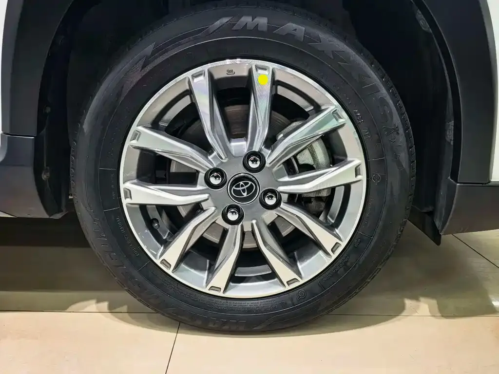 Toyota Yaris L — фото 9