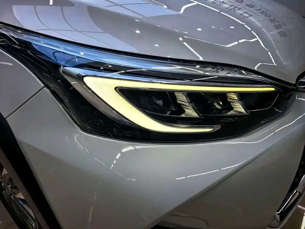 Toyota Yaris L — фото 10