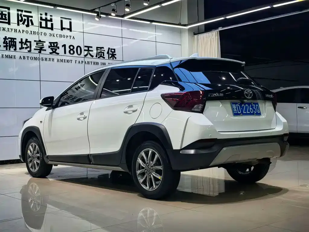 Toyota Yaris L — фото 3