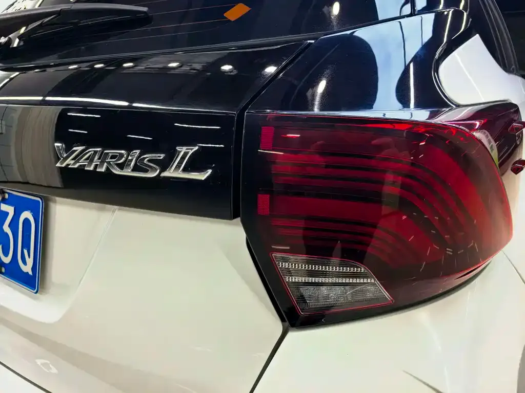 Toyota Yaris L — фото 2
