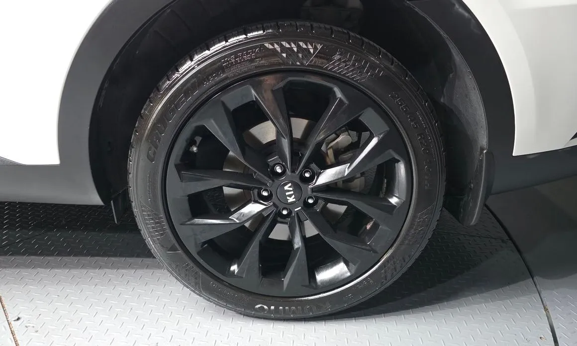 Kia Sorento — фото 7