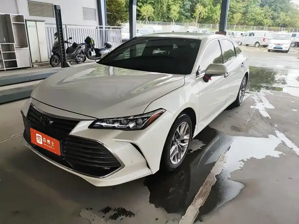Toyota Avalon — фото 1