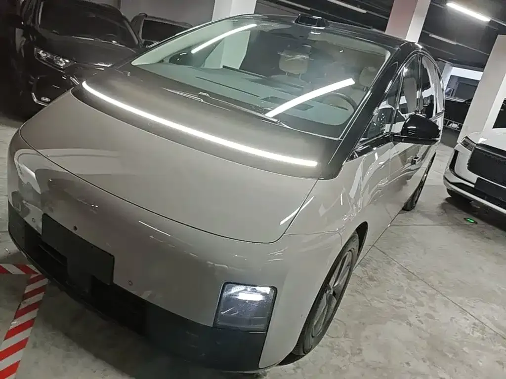 Li Auto MEGA — фото 1