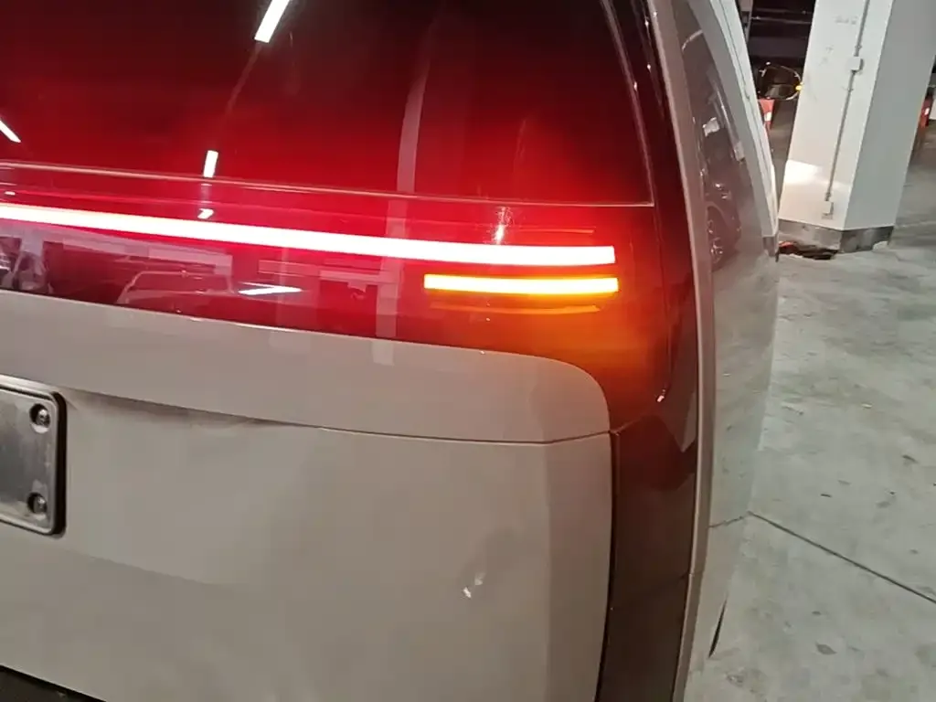 Li Auto MEGA — фото 2