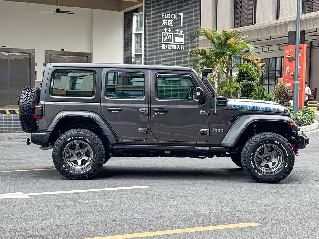 Jeep Wrangler PHEV — фото 7