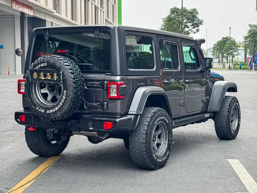 Jeep Wrangler PHEV — фото 10
