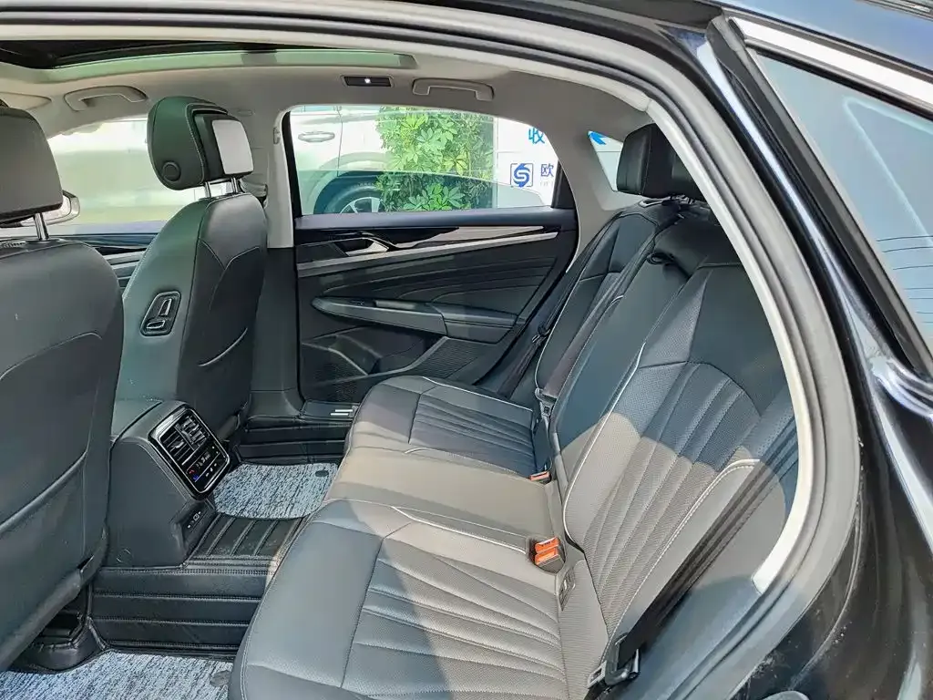 Volkswagen Passat — фото 6
