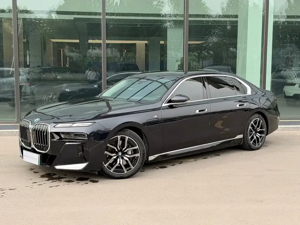 BMW i7 — фото 2
