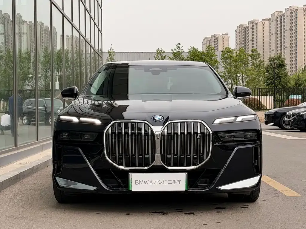 BMW i7 — фото 10