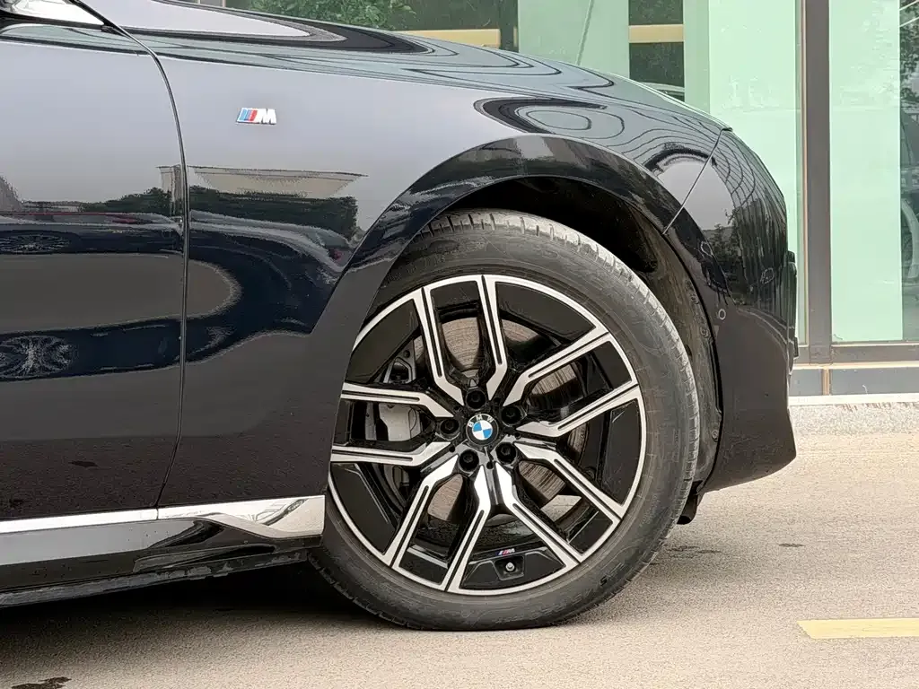 BMW i7 — фото 4