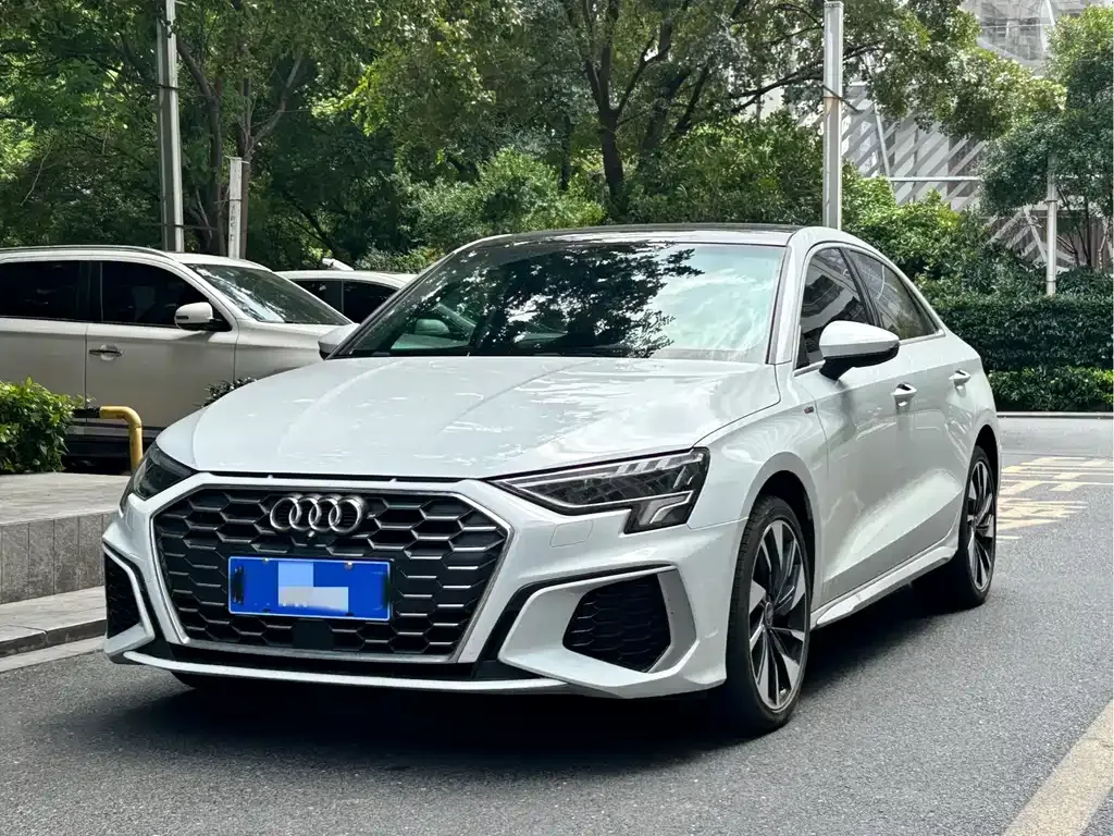 Audi A3 — фото 1
