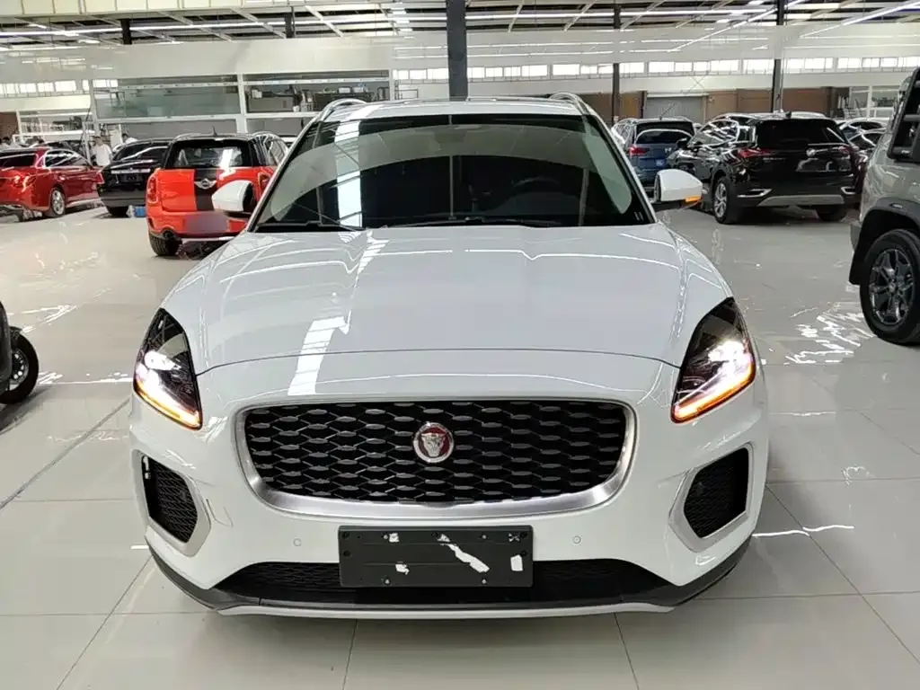 Jaguar E-PACE — фото 4