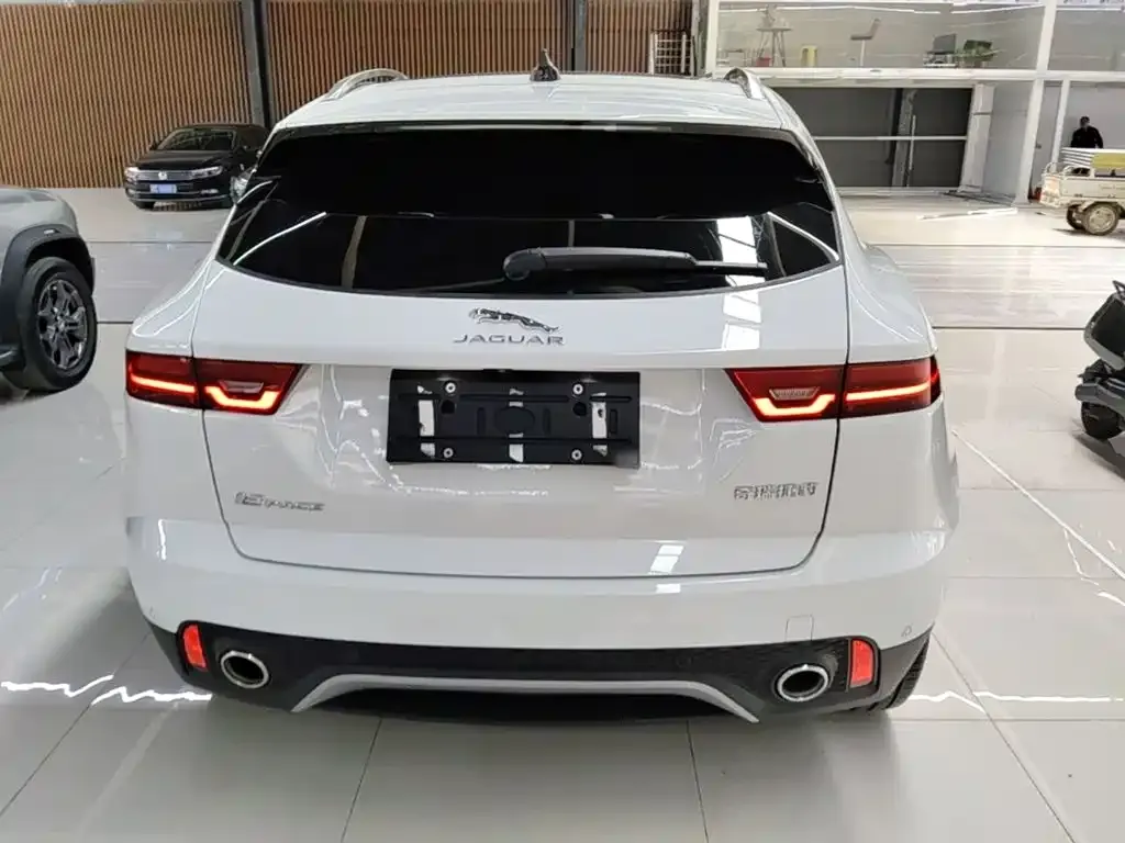 Jaguar E-PACE — фото 5