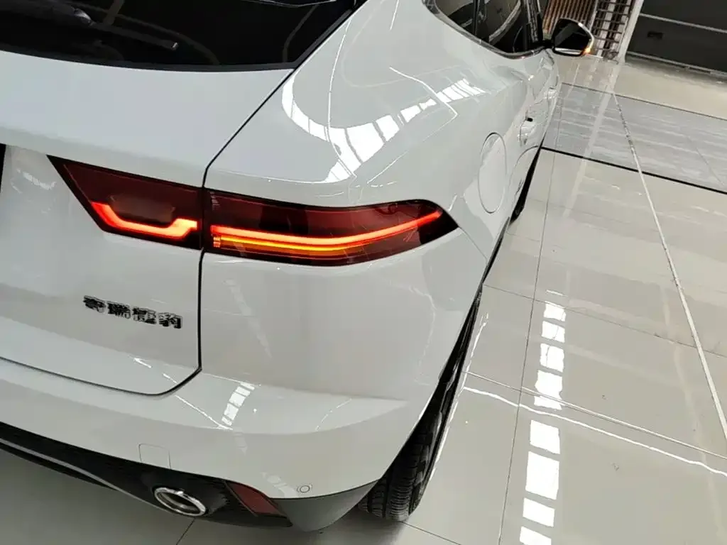 Jaguar E-PACE — фото 9