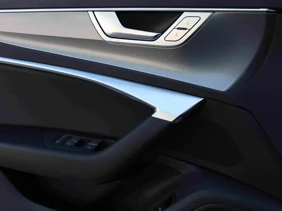 Audi A6L — фото 10