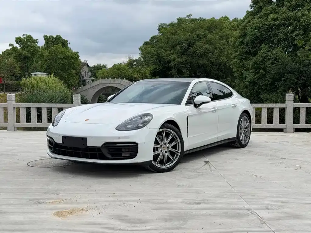 Porsche Panamera — фото 1