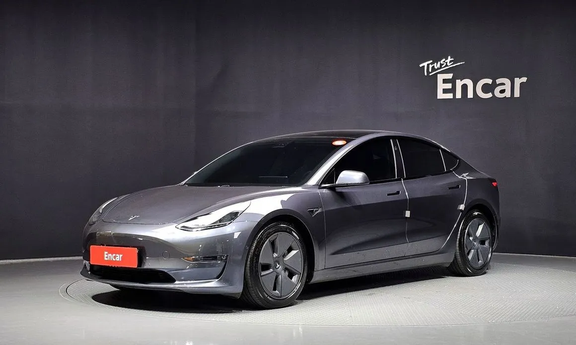 Tesla Model 3 — фото 1