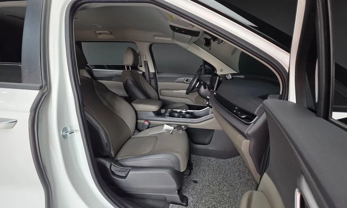 Kia Carnival — фото 10