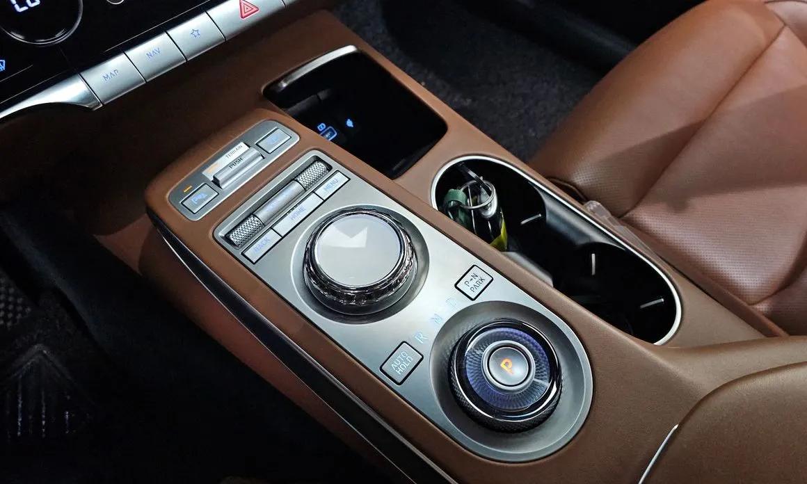 Genesis GV70 — фото 10