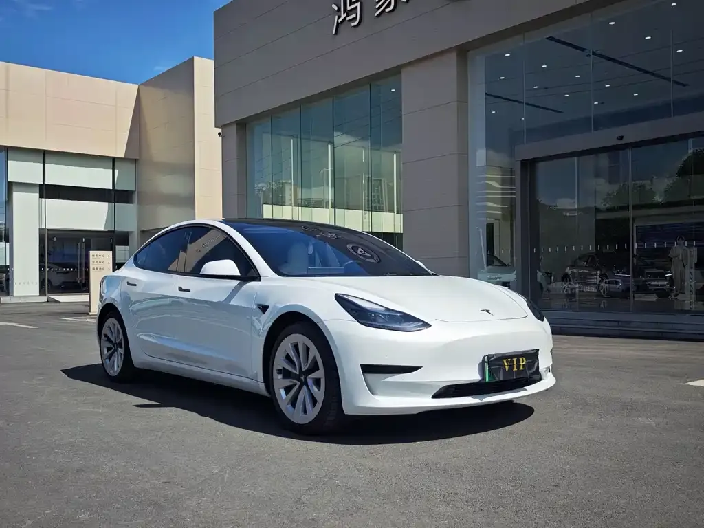 Tesla Model 3 — фото 8