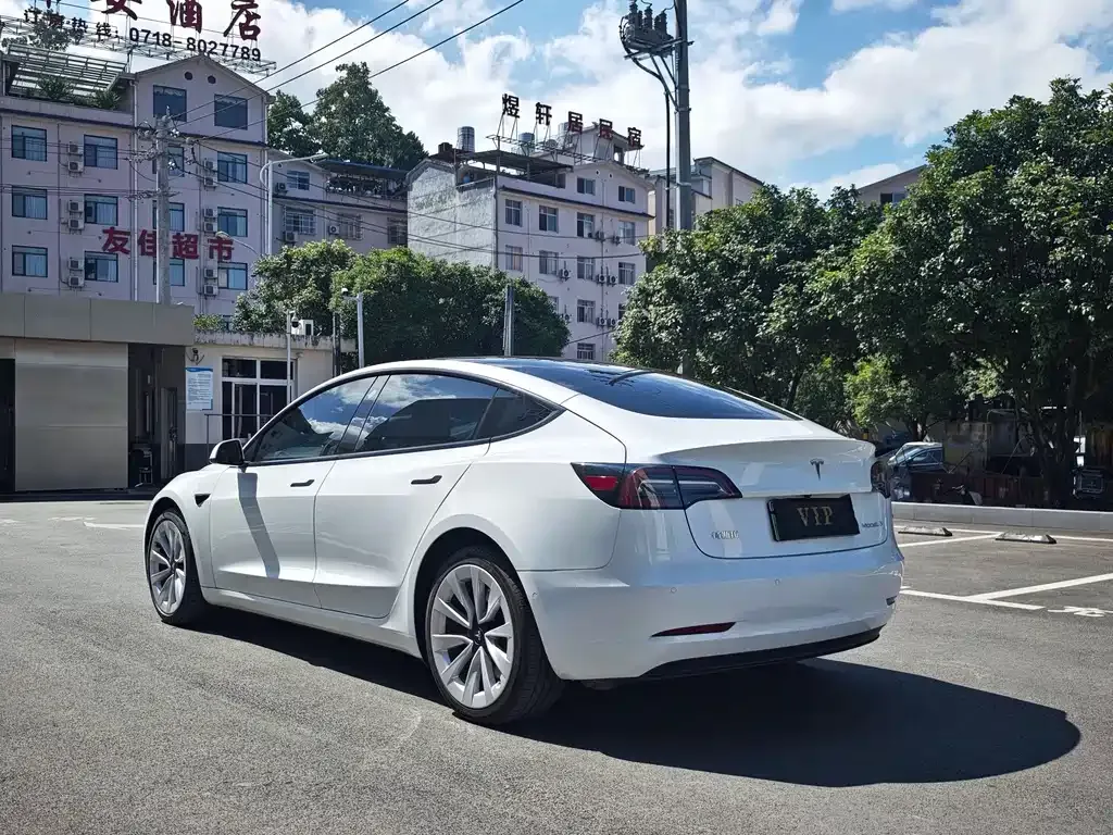 Tesla Model 3 — фото 5