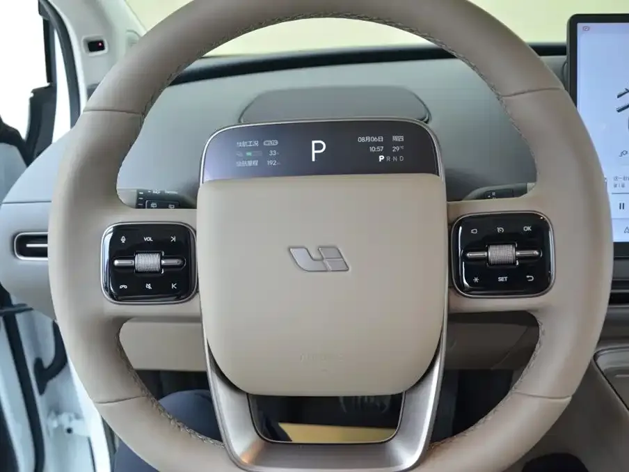 Li Auto i8 — фото 3