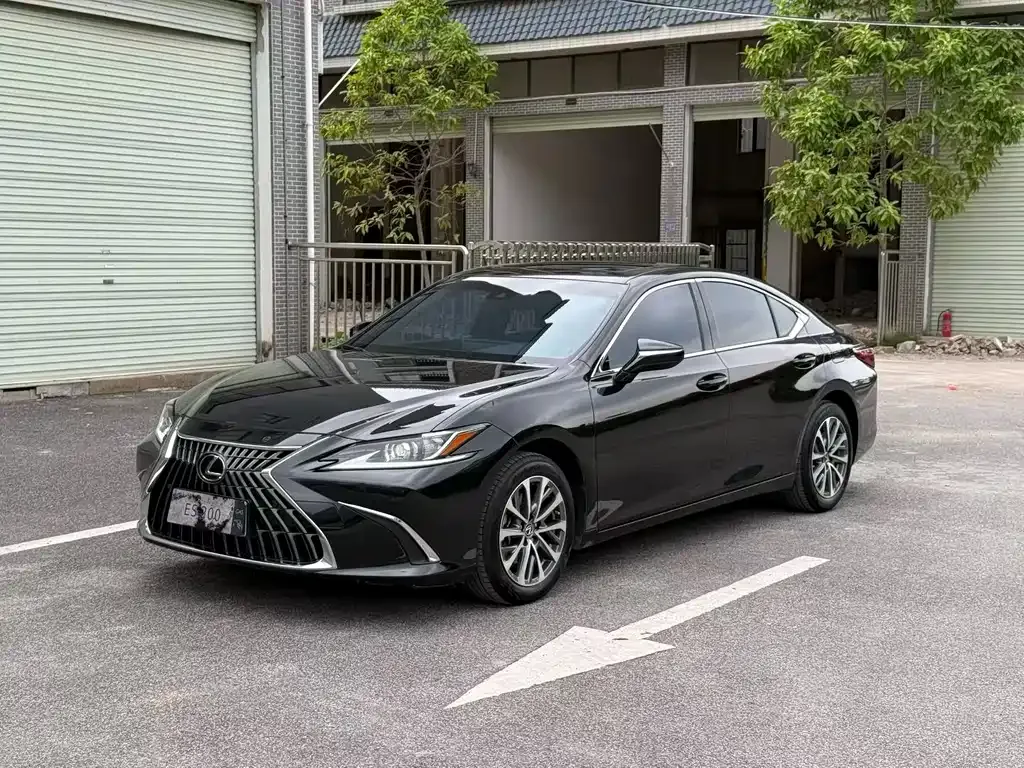 Lexus ES — фото 1