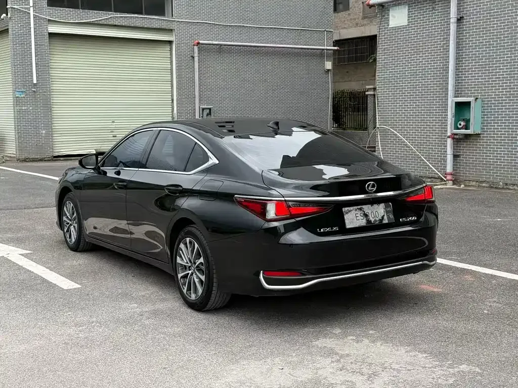 Lexus ES — фото 9