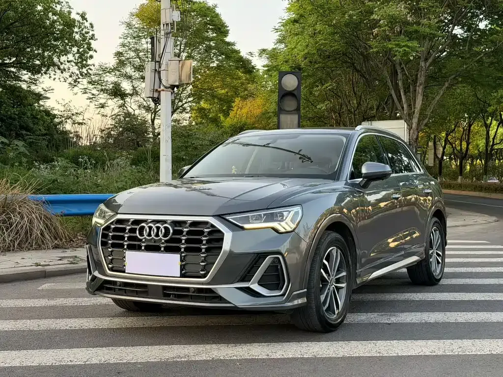 Audi Q3 — фото 1