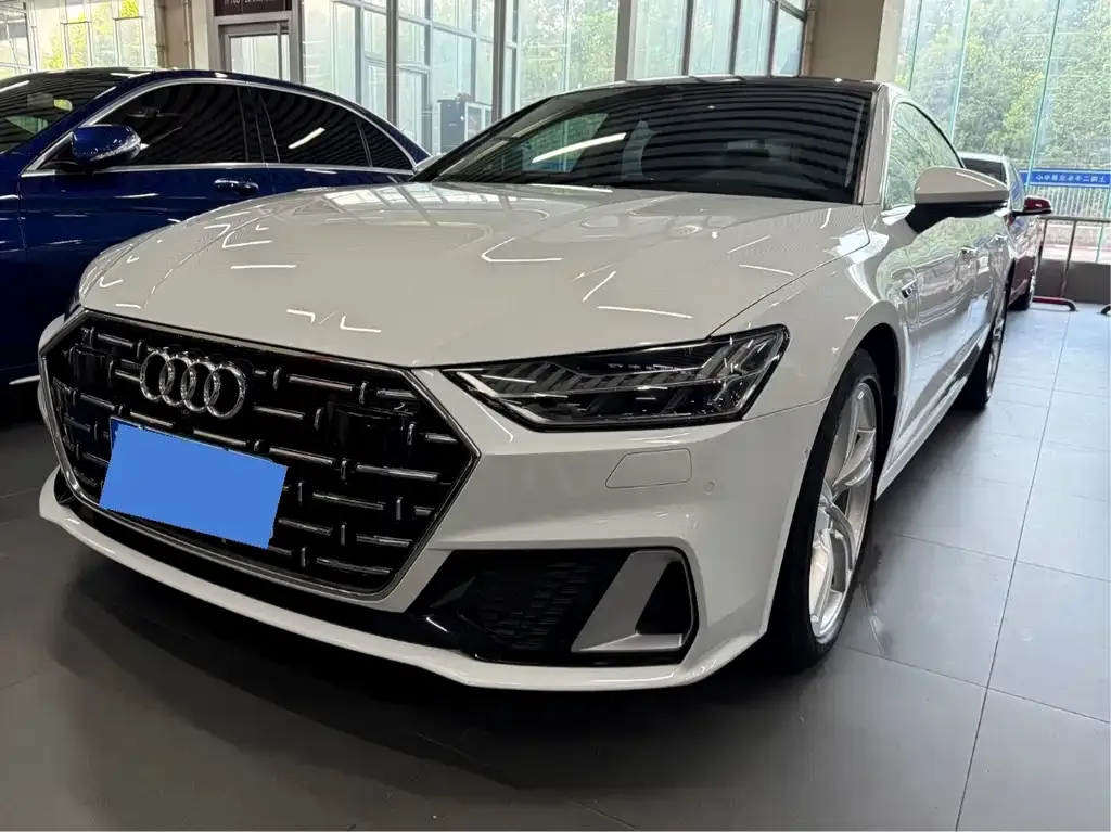 Audi A7L — фото 1