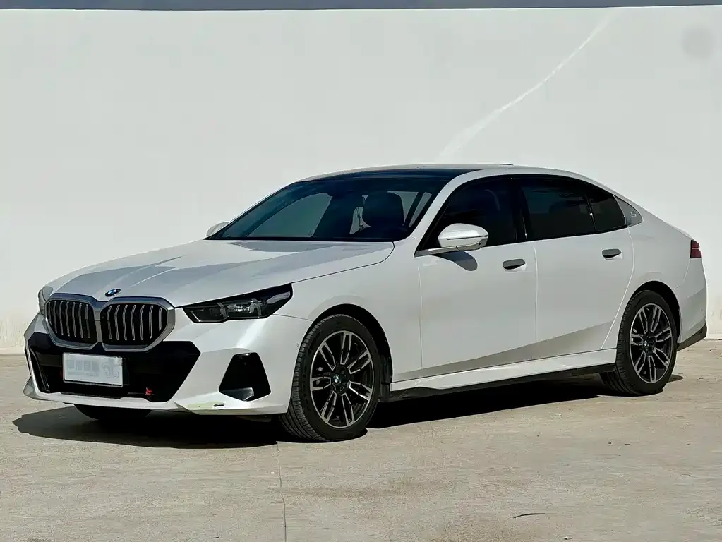 BMW 5 Series — фото 1