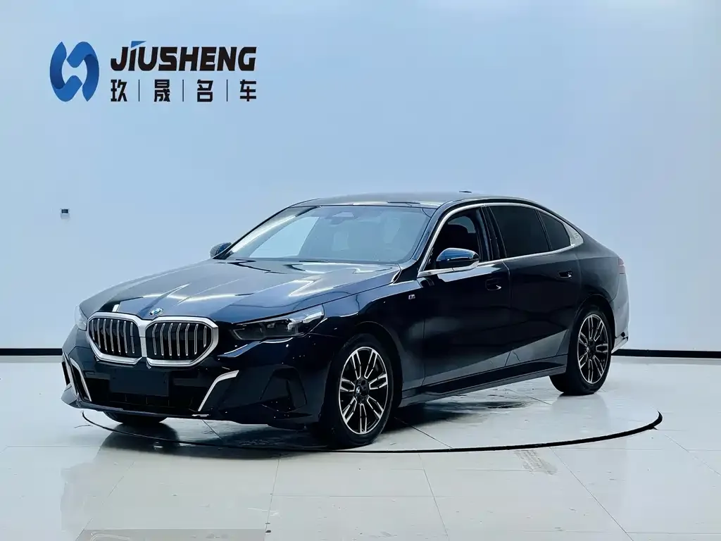 BMW 5 Series — фото 1