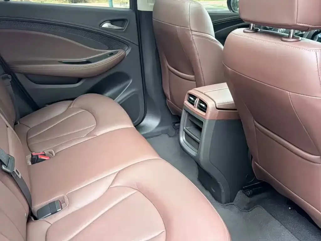 Buick Envision Plus — фото 4