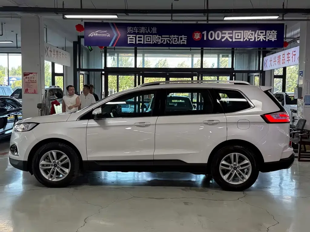 Ford Edge — фото 6