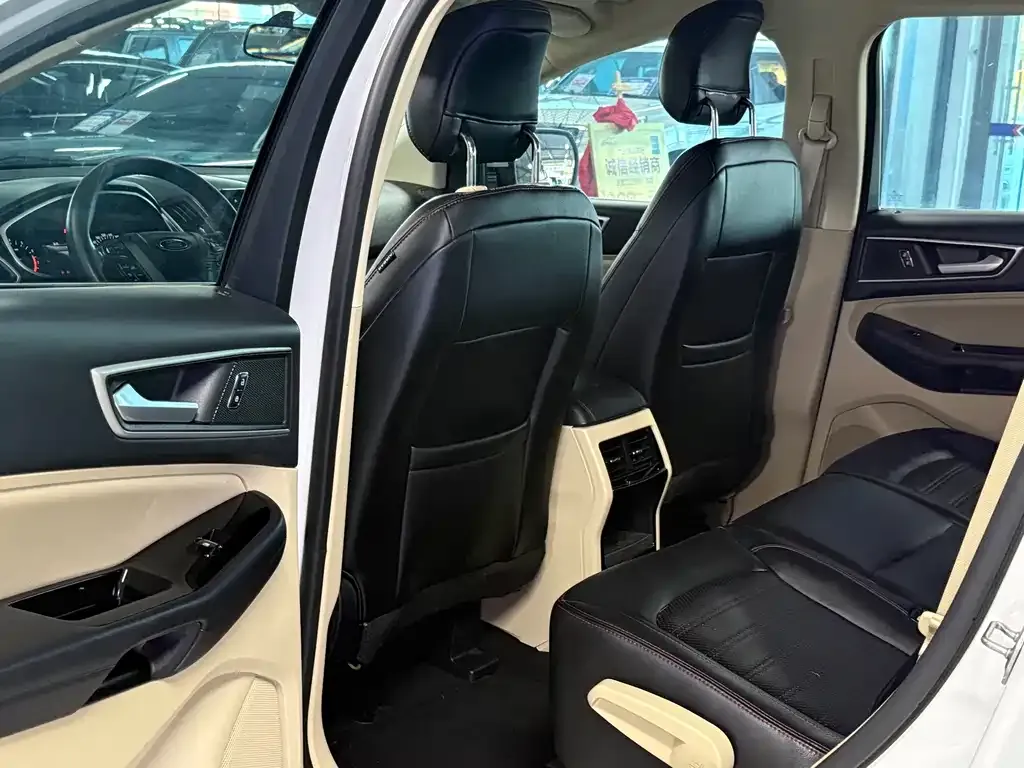 Ford Edge — фото 7