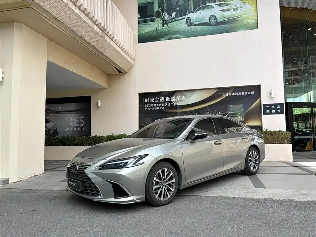 Lexus ES — фото 1